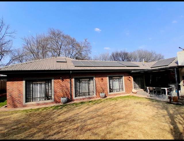 3 BEDROOM HOUSE FOR SALE IN CLUBVIEW